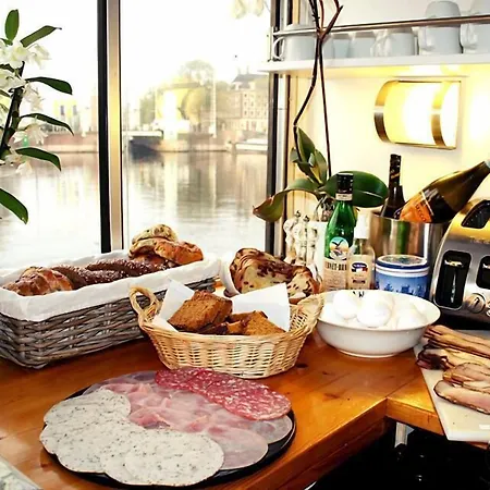 Neptune Boatique Hotel 2*