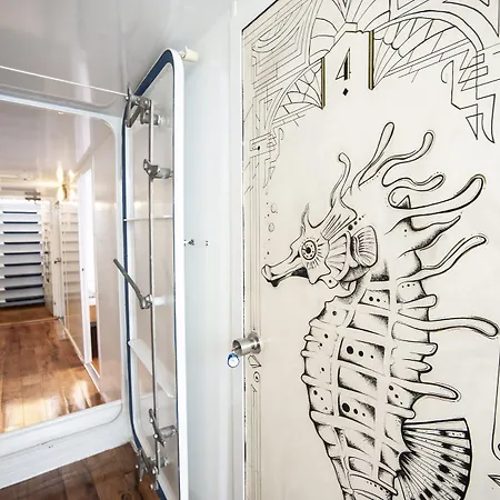 Neptune Boatique Amsterdam